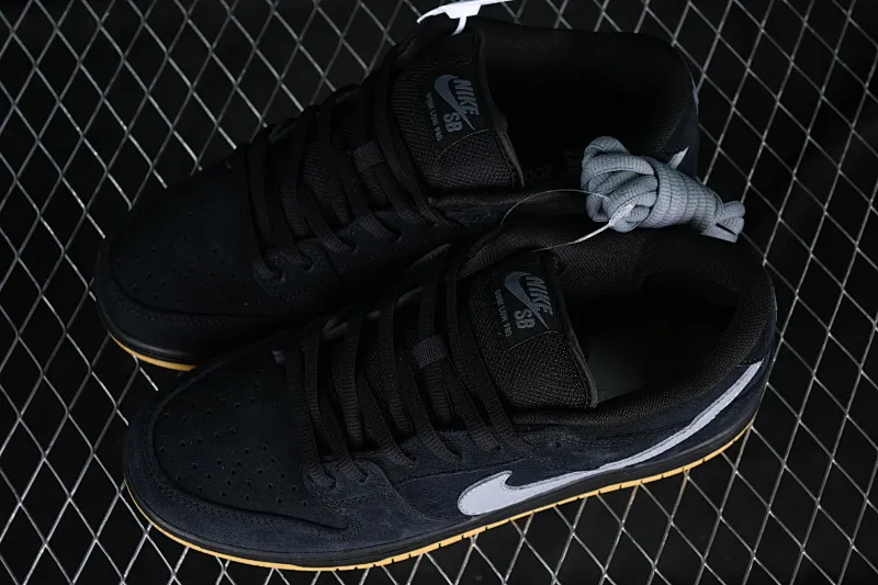 All categories Nk SB Dunk Series Nk SB Dunk Low Low-top sneakers N version Nk SB Dunk Low Raw rubber black and gray SB Dunk Series low-top casual sports skateboard shoes BQ6817-010